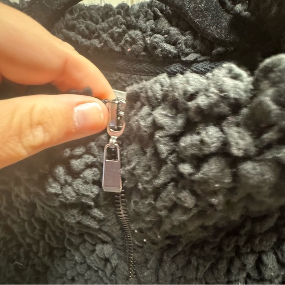 Maurice’s Quarter Zip Cozy Sherpa |  Large | Light Gray, Dark Gray, Purple |0023 - Picture 6 of 6